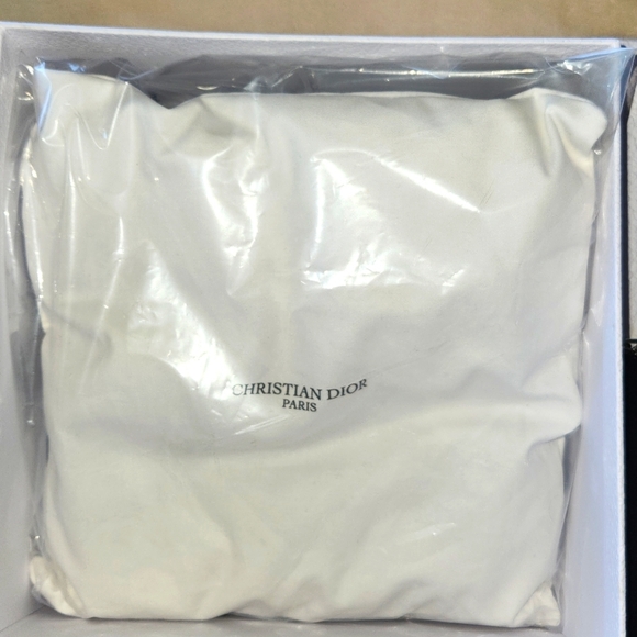 Christian Dior Black Pouch And Mini Pillow In Box - Picture 3 of 4